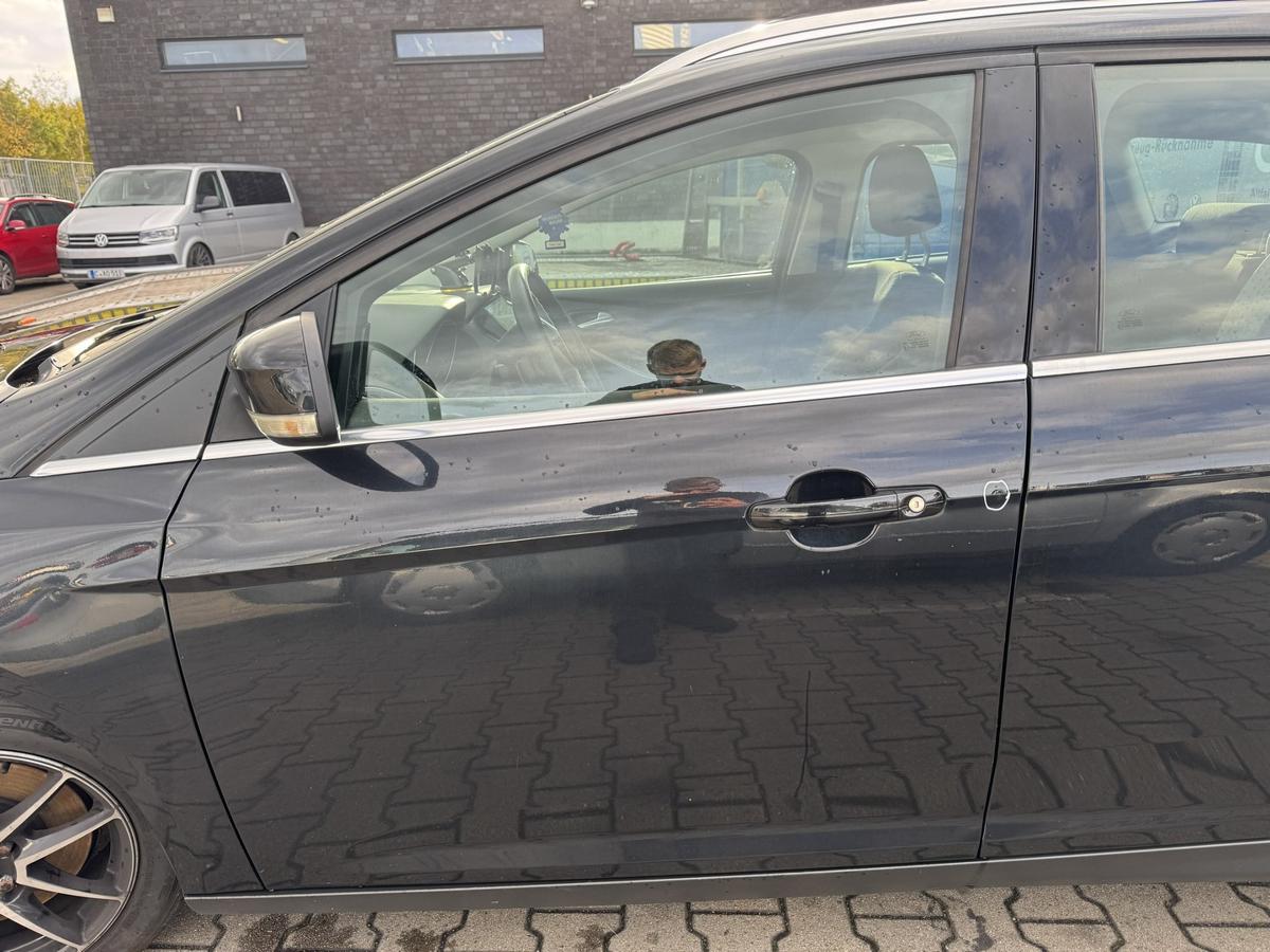 Ford Focus 3 original T&uuml;r vorn links Panther Schwarz Rohbau Bj.2011